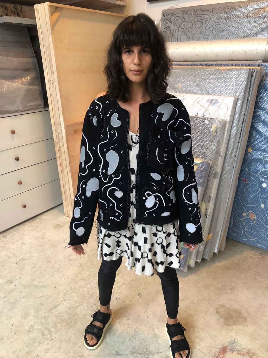 Black-and-white patterned layers